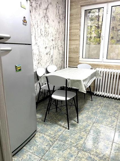 Apartament cu 3 camere decomandat în Vatra Luminoasă