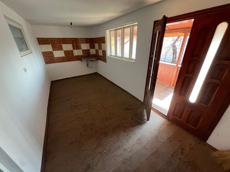 Casă cu 3 camere cu Teren 7000 Mp în Movilița