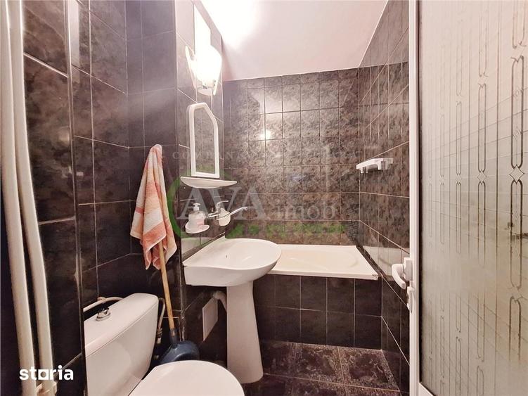 Apartament cu 3 camere semidecomandat în Republicii