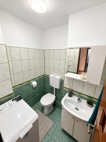 Apartament cu 3 camere decomandat, mobilat în Dâmbovița