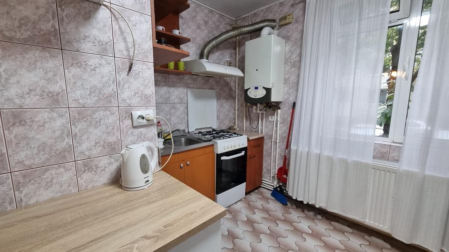 Apartament cu 3 camere decomandat în Berceni