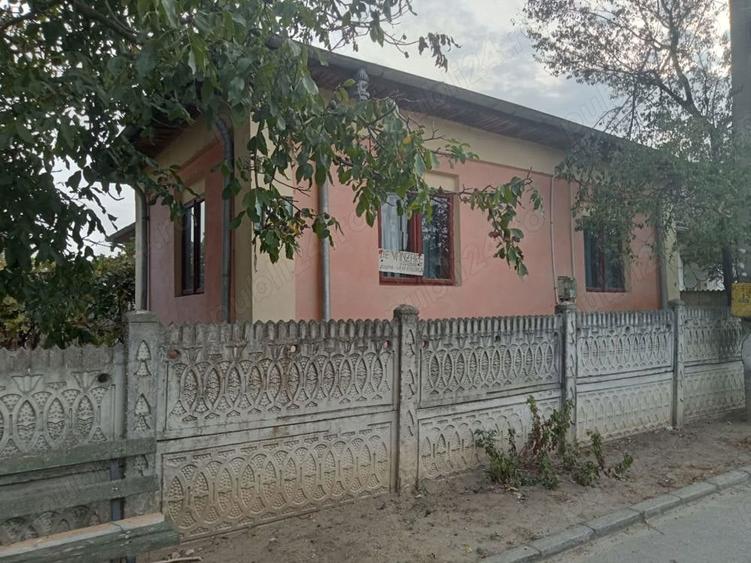 Casă cu 4 camere în Ostroveni