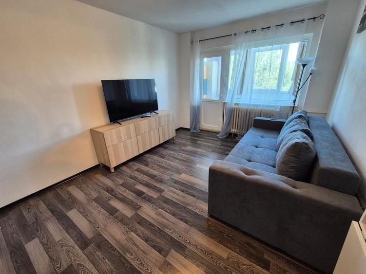 Apartament cu 3 camere decomandat, mobilat în Alexandru Obregia