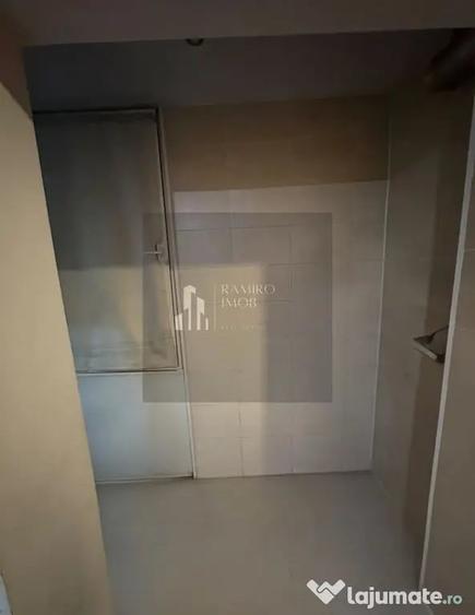Garsonieră decomandată în Apărătorii Patriei