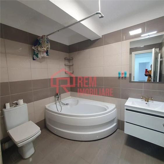 Apartament cu 3 camere decomandat în Fundeni