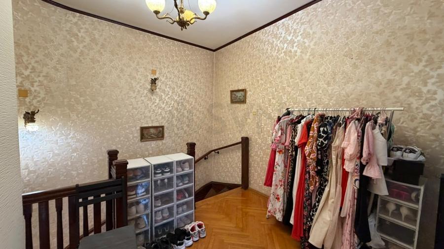 Casă individuală cu 6 camere cu Canalizare în Polonă