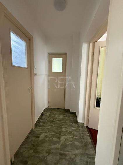 Apartament cu 3 camere semidecomandat, mobilat în Basarabia