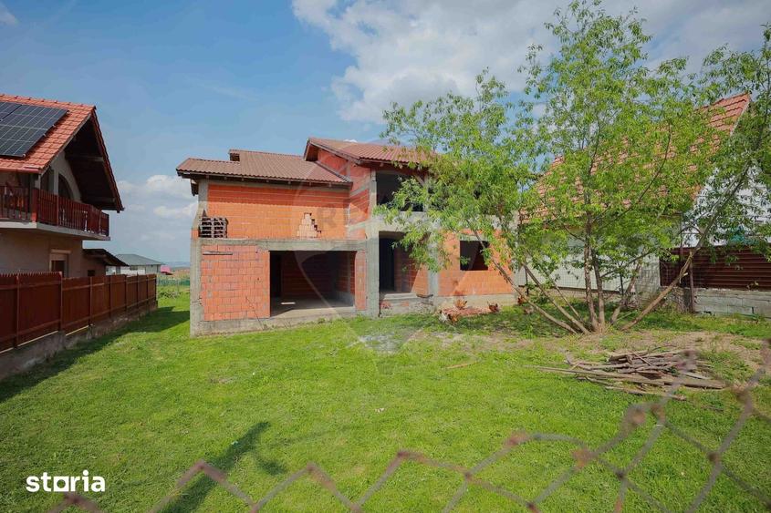 Casă cu 6 camere cu Teren 1013 Mp în Sânmartin