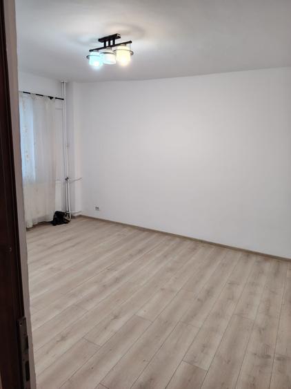 Apartament cu 3 camere decomandat în Nicolae Bălcescu