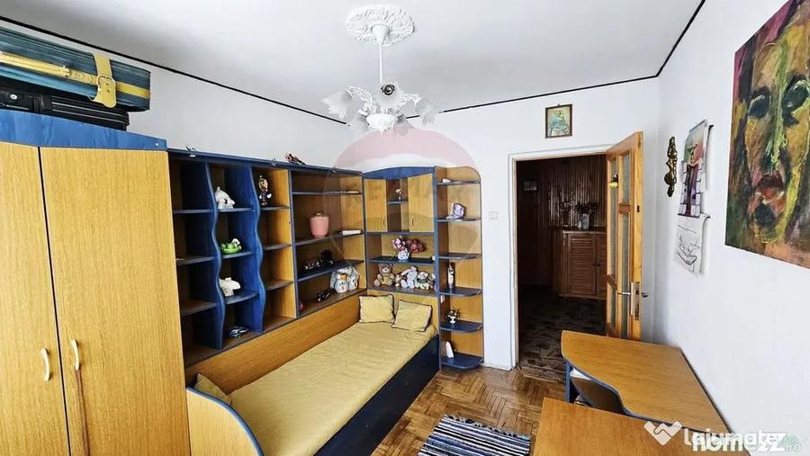 Apartament cu 4 camere decomandat în Mărăței