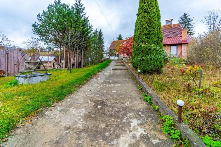 Casă individuală cu 10 camere cu Teren 2980 Mp în Teliu