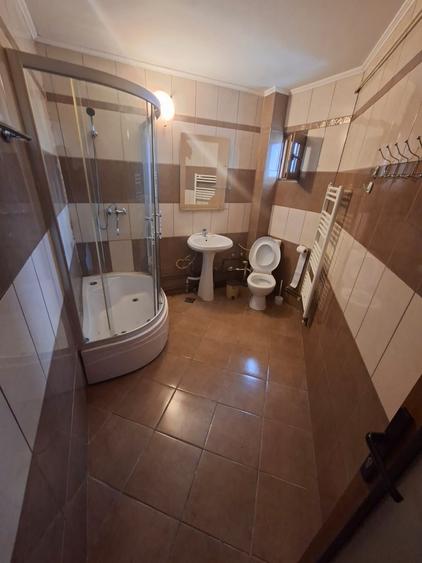 Apartament cu 2 camere decomandat în Podul de Fier