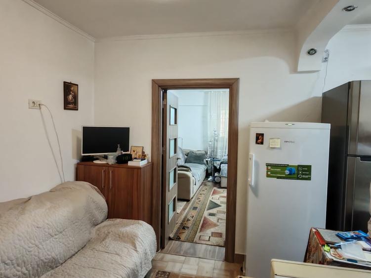 Apartament cu 2 camere semidecomandat în Costin Georgian