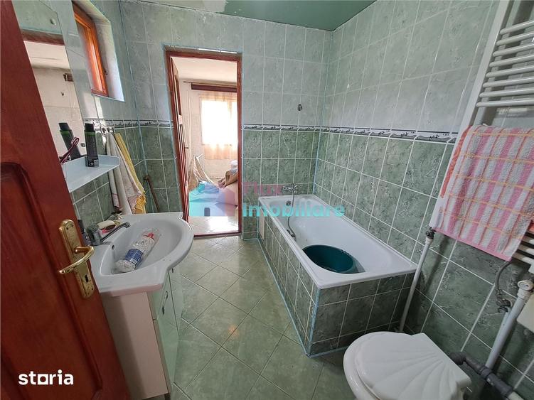 Casă cu 2 camere cu Teren 3743 Mp în Mălini