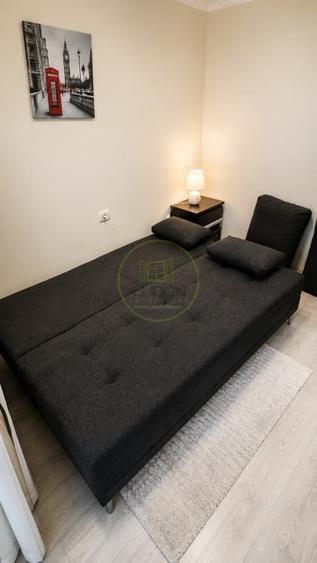 Apartament cu 3 camere semidecomandat în Tractorul