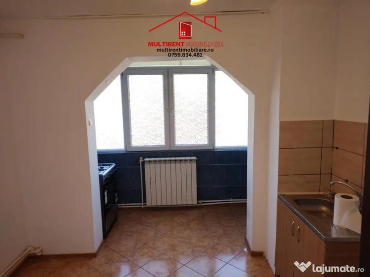Apartament cu 3 camere decomandat în Piața Nouă