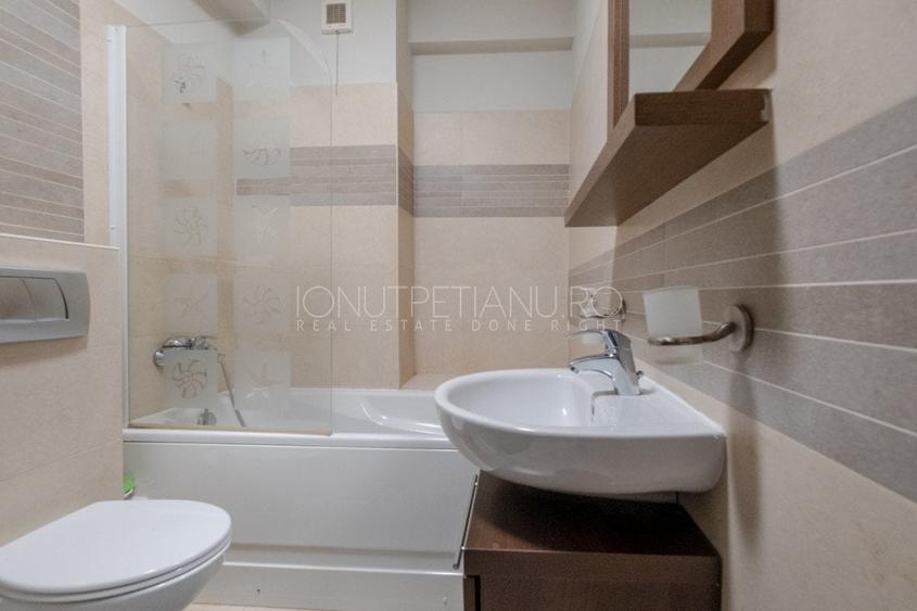 Apartament cu 3 camere semidecomandat, mobilat în Pipera