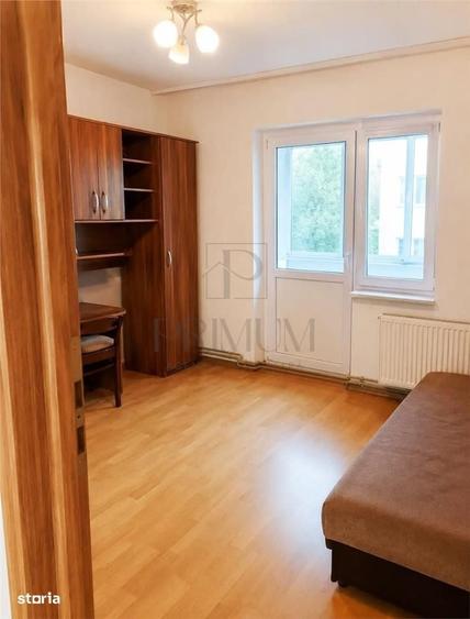 Apartament cu 4 camere decomandat în Lipovei