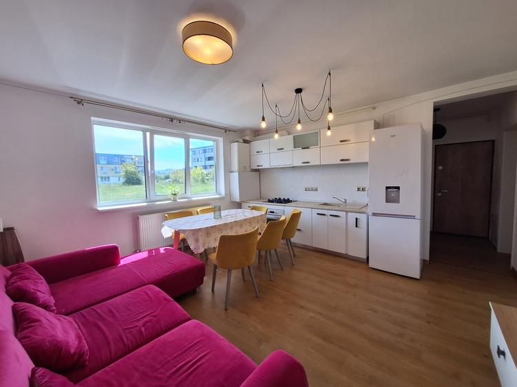 Apartament cu 3 camere semidecomandat, mobilat în Florești — fotografia 1
