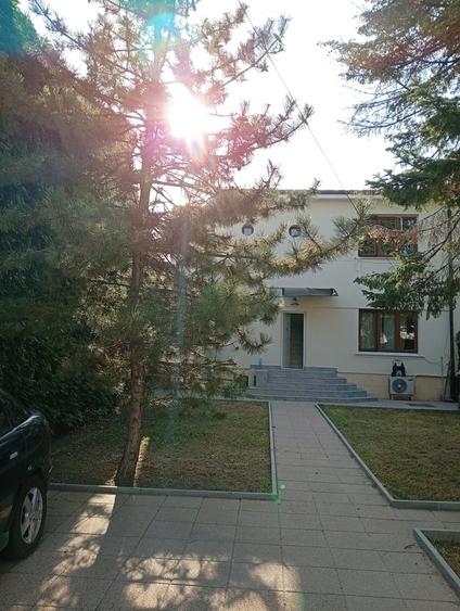 Casă cu 5 camere cu Teren 275 Mp în Tineretului