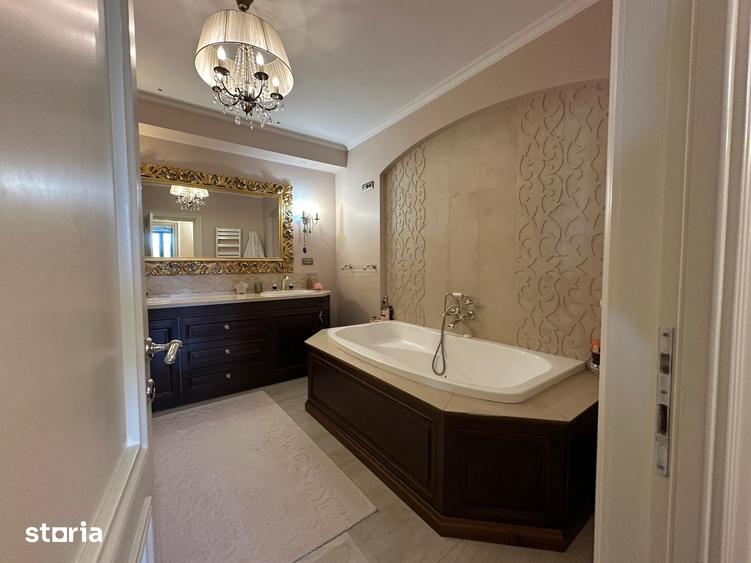Apartament cu 5 camere în Arcul de Triumf