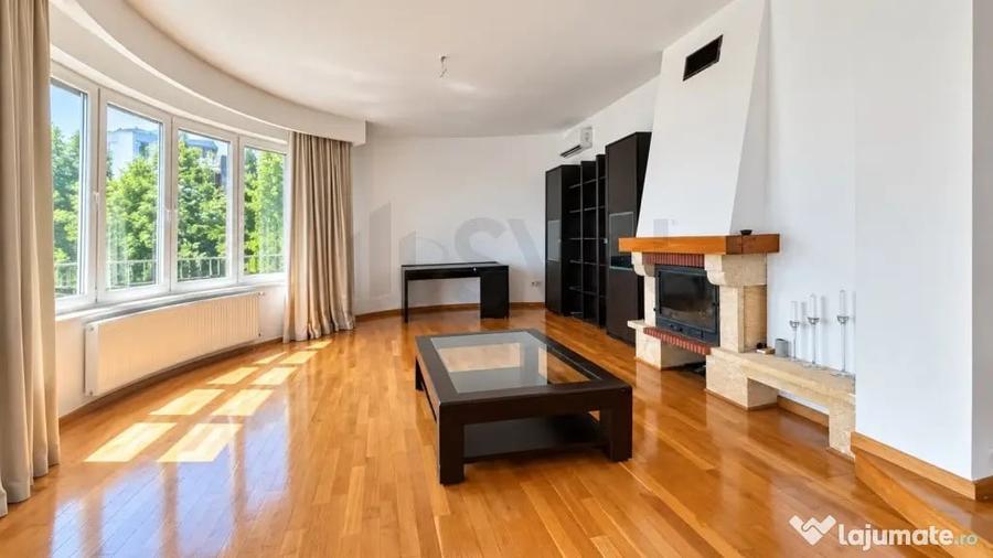 Apartament cu 4 camere decomandat în Central
