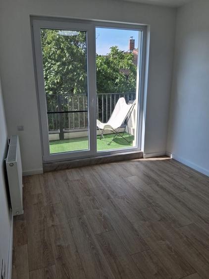 Proprietar vand apartament 3 camere - 1