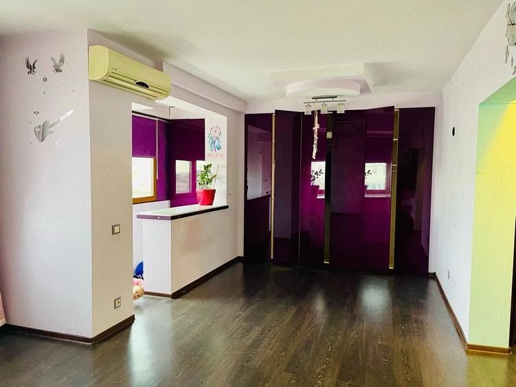 Apartament cu 3 camere semidecomandat în Turda