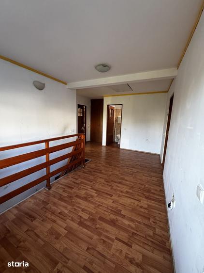 Casă cu 8 camere cu Teren 500 Mp în Iris