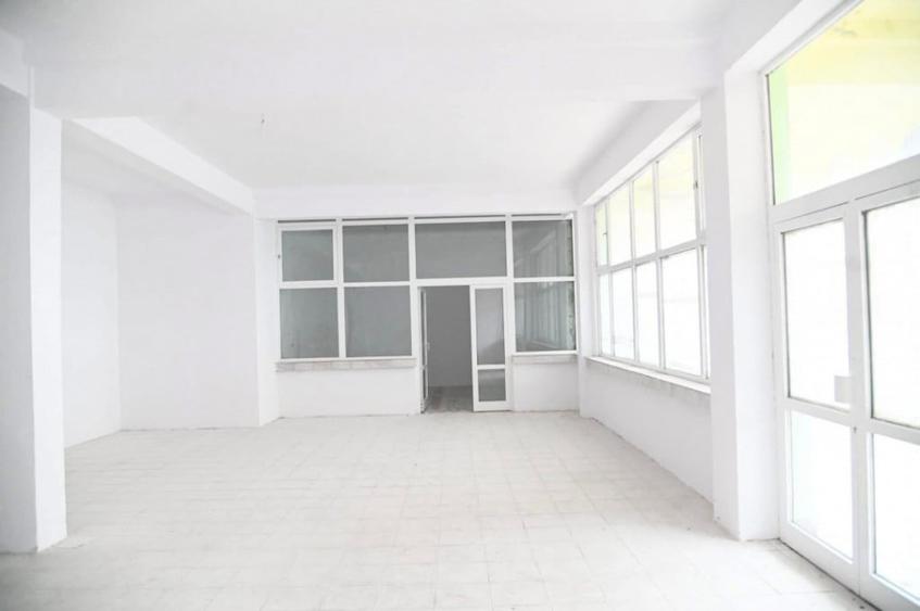 Spațiu comercial, de 200 mp, în Sud