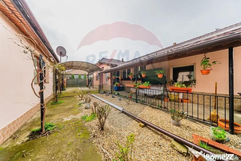 Casă cu 7 camere cu Teren 2877 Mp în Iratoșu