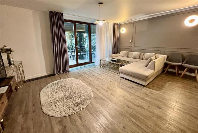Apartament cu 4 camere decomandat, mobilat în Poiana Brașov
