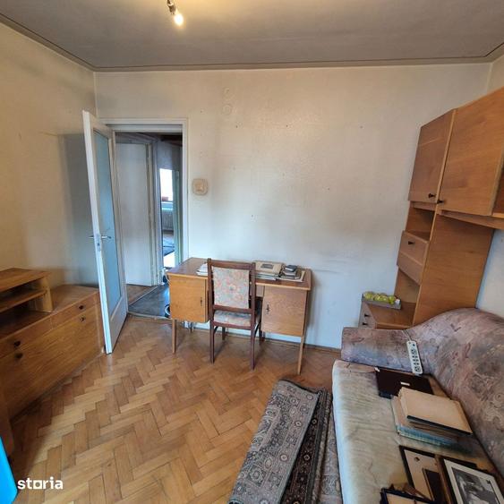Apartament cu 3 camere semidecomandat în Ștefan cel Mare