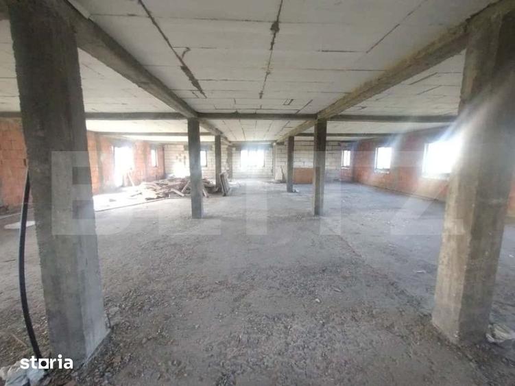 Spațiu comercial, de 1,400 mp, în Uriu