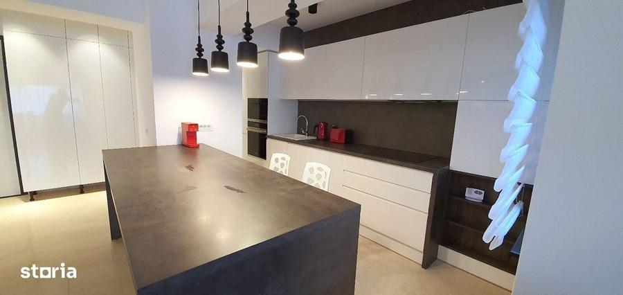 Apartament cu 4 camere, mobilat în Băneasa