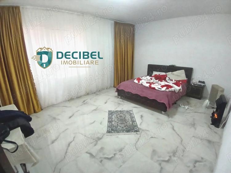 Casă cu 6 camere cu Teren 300 Mp în Est