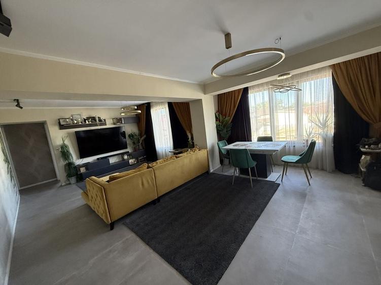 Apartament cu 4 camere decomandat în Central