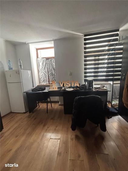 Casă cu 7 camere cu Teren 280 Mp în Schei