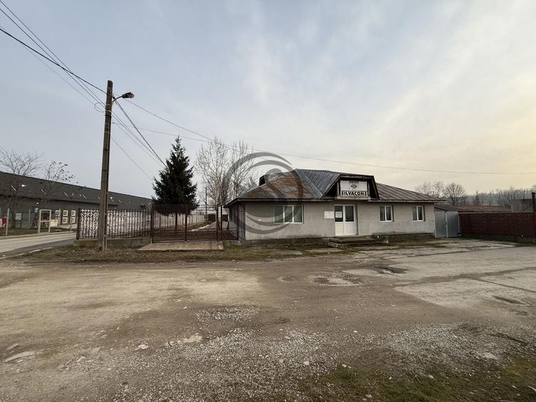 Casă individuală cu 6 camere cu Canalizare în Ultracentral