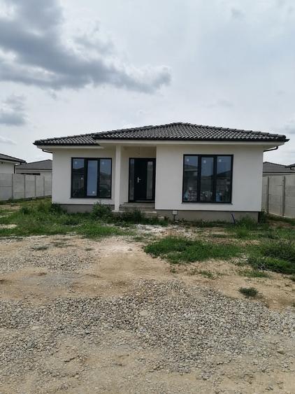 Casă cu 4 camere în Sântandrei