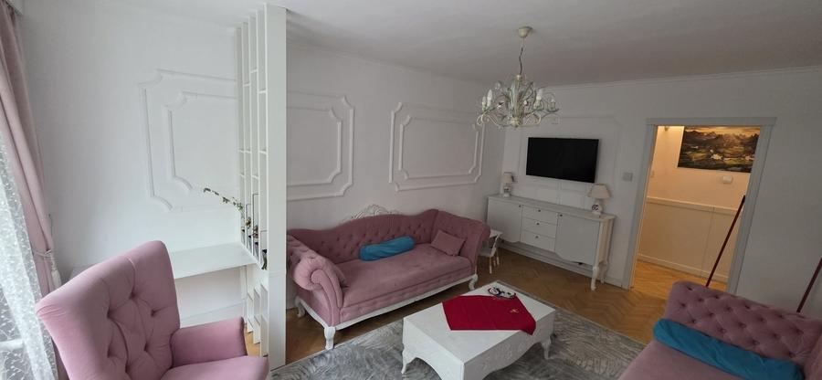 Apartament cu 3 camere decomandat în Tudor