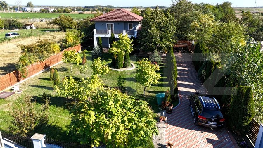 Casă individuală cu 4 camere cu Teren 1400 Mp în Sculeni