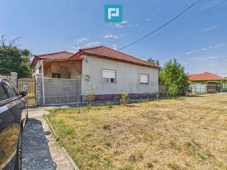Casă individuală cu 4 camere cu Canalizare în Mocrea