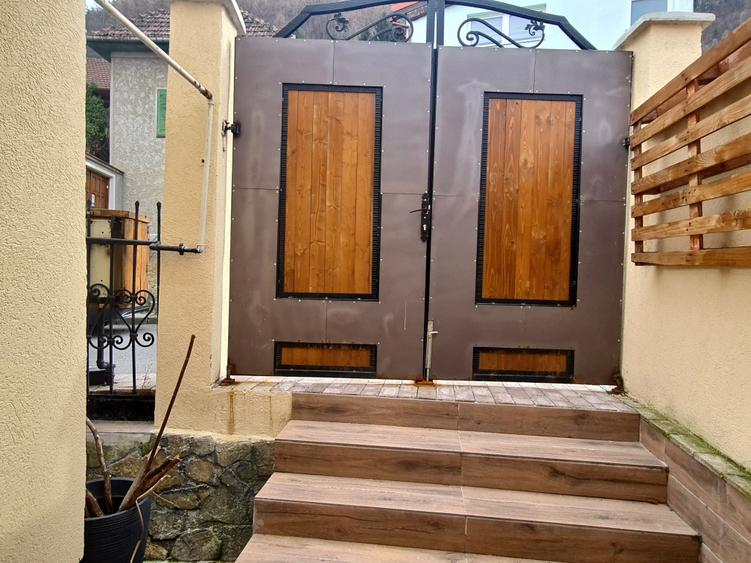 Casă cu 3 camere cu Canalizare în Centrul Istoric