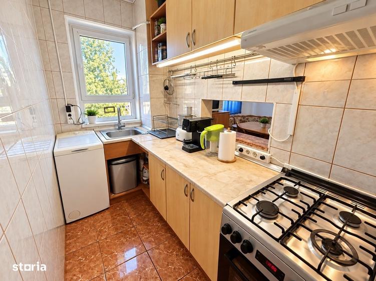 Apartament cu 3 camere semidecomandat în Florilor