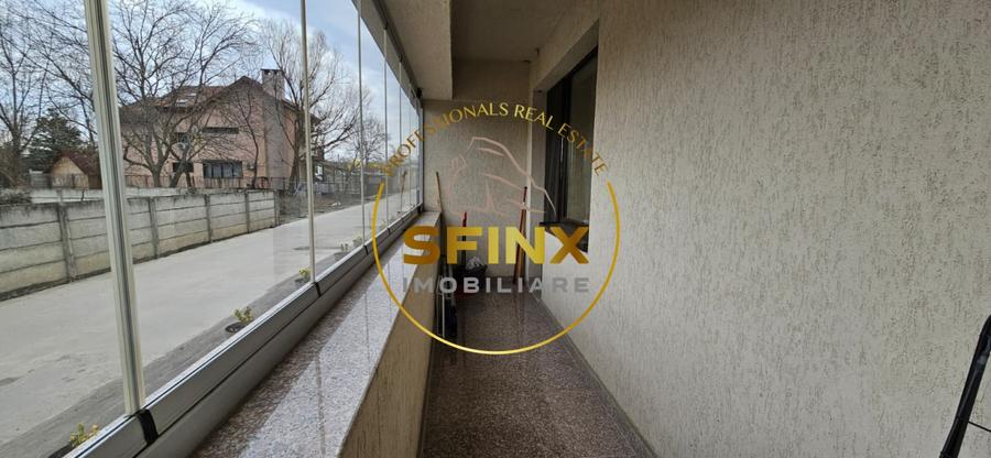 Apartament cu 3 camere semidecomandat, mobilat în Dămăroaia