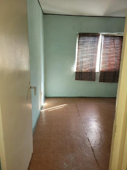 Apartament cu 3 camere decomandat în Pajura