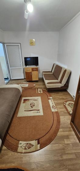 Apartament cu 2 camere semidecomandat în Km 4