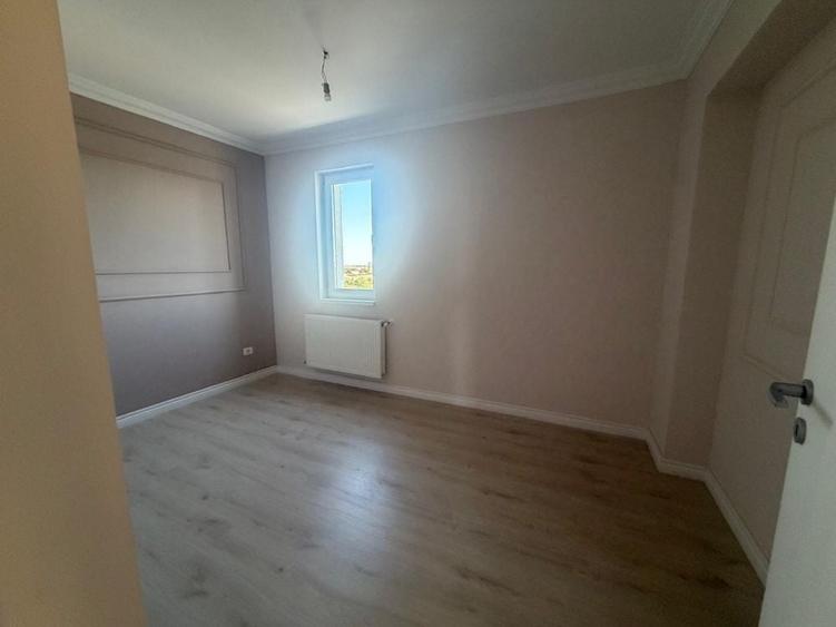 Apartament cu 3 camere decomandat în Exterior Vest