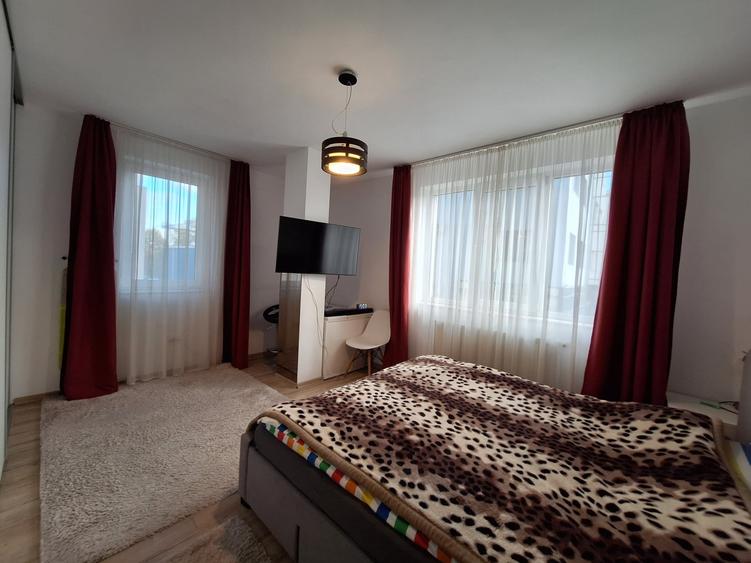 Apartament cu 3 camere semidecomandat, mobilat în Florești